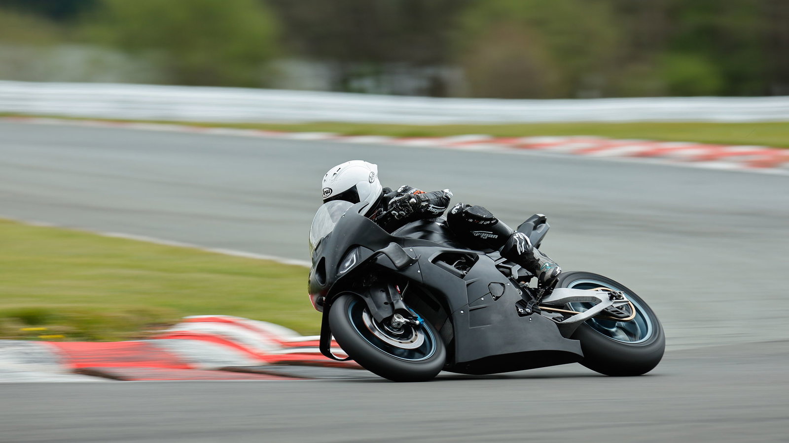 Michael Dunlop, 2025 Oulton Park BSB test. Credit: Ian Hopgood Photography.